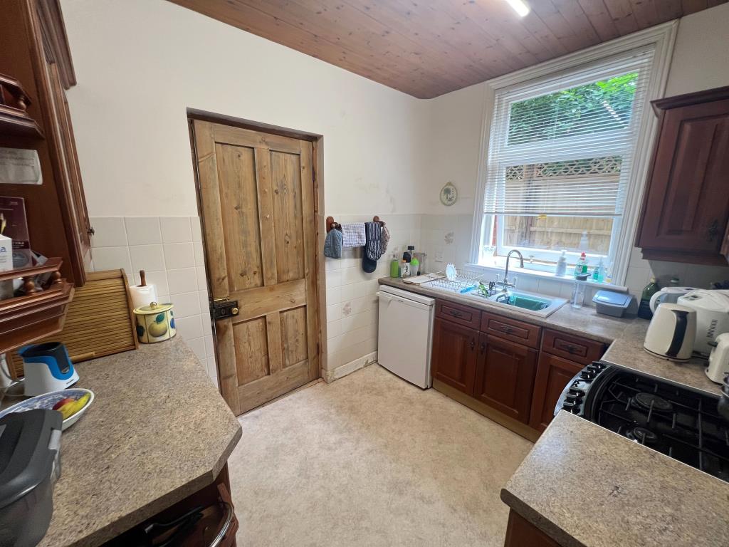 Lot: 103 - THREE-BEDROOM APARTMENT FOR IMPROVEMENT - Fitted kitchen with door to pantry